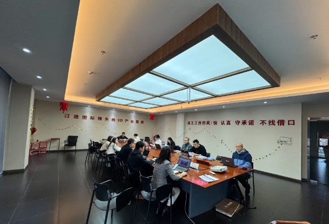 為深入貫徹中共中央、國務(wù)院印發(fā)的《國家標(biāo)準(zhǔn)化發(fā)展綱要》，落實(shí)加快數(shù)字化發(fā)展、建設(shè)數(shù)字中國的戰(zhàn)略部署，和《上海市全面推進(jìn)城市數(shù)字化轉(zhuǎn)型“十四五”規(guī)劃》，推進(jìn)上海城市數(shù)字化轉(zhuǎn)型標(biāo)準(zhǔn)化建設(shè)，數(shù)造科技積極響應(yīng)這一號(hào)召，成為上海市浦東新區(qū)第一批試點(diǎn)數(shù)字化改造企業(yè)之一，并順利通過驗(yàn)收。  圖片  圖片  圖片  圖片  圖為上海市城市數(shù)字化轉(zhuǎn)型工作領(lǐng)導(dǎo)小組部分領(lǐng)導(dǎo)和南匯工業(yè)園區(qū)領(lǐng)導(dǎo)、上海數(shù)造領(lǐng)導(dǎo)班子成員參加數(shù)字化改造驗(yàn)收答辯  圖片  參觀上海數(shù)造大廳的數(shù)字化制造“黑湖小工單”生產(chǎn)工序看板  數(shù)造科技自成立之初，創(chuàng)始人趙毅博士就以“數(shù)造”為企業(yè)命名，蘊(yùn)含數(shù)字化制造和變革的深遠(yuǎn)意義，與此時(shí)政府推進(jìn)聚焦制造業(yè)與數(shù)字化改造深度融合。未來，數(shù)造科技將不斷提升公司智能化、數(shù)字化、信息化改造力度，全面提升公司綜合管理和運(yùn)營水平，著力實(shí)現(xiàn)智能制造高質(zhì)量發(fā)展。